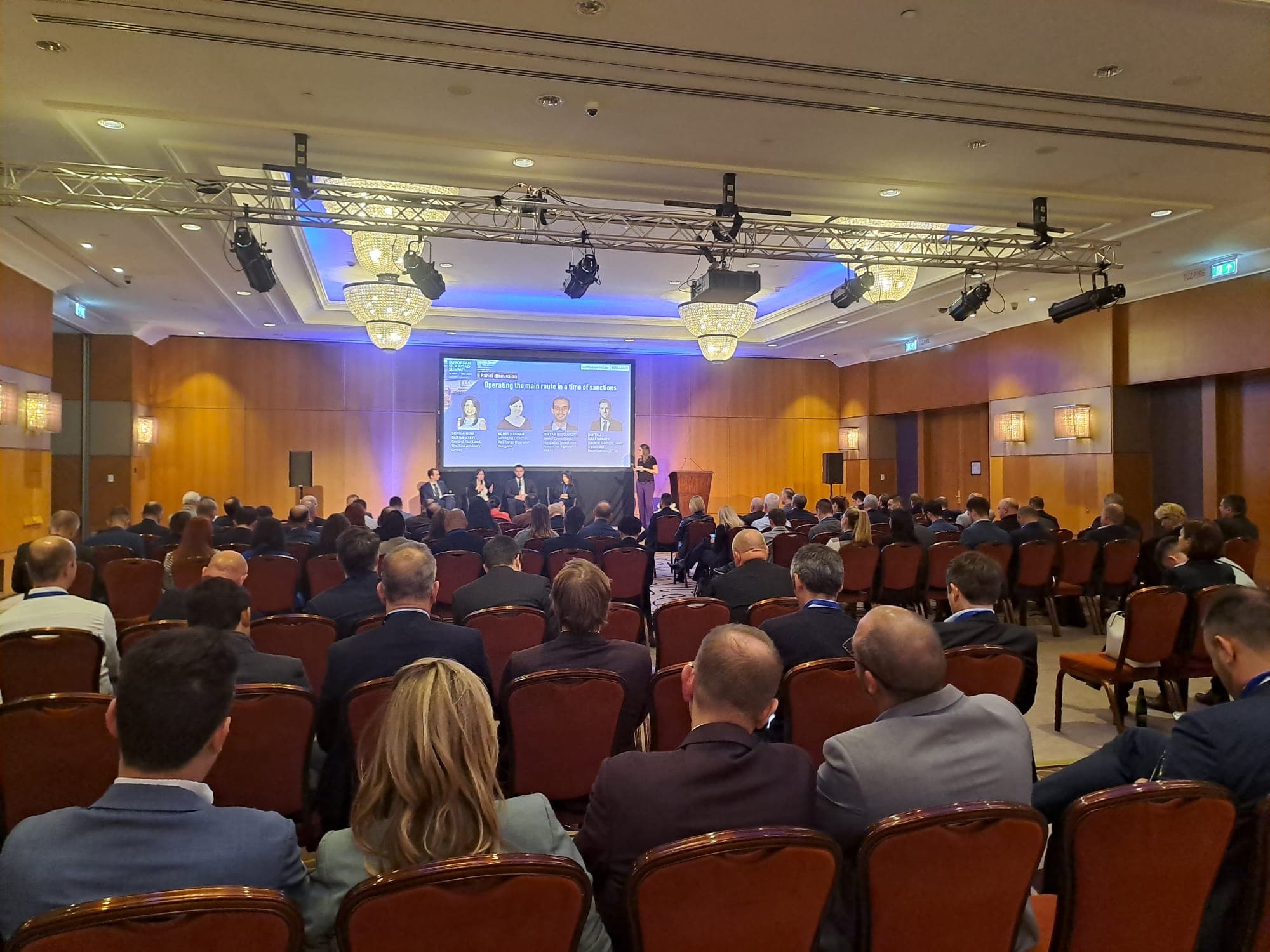 «KTZ Express» АҚ логистика жөніндегі басқарушы директоры Айбек Қапар «European Silk Road», 2023 саммиті барысында Орта дәлізді дамыту перспективалары туралы айтып өтті.