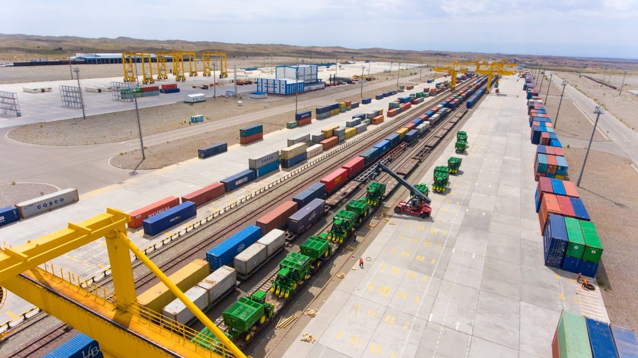 KTZ Express organized the transportation of the ultra-oversized agricultural combines «John Deere»